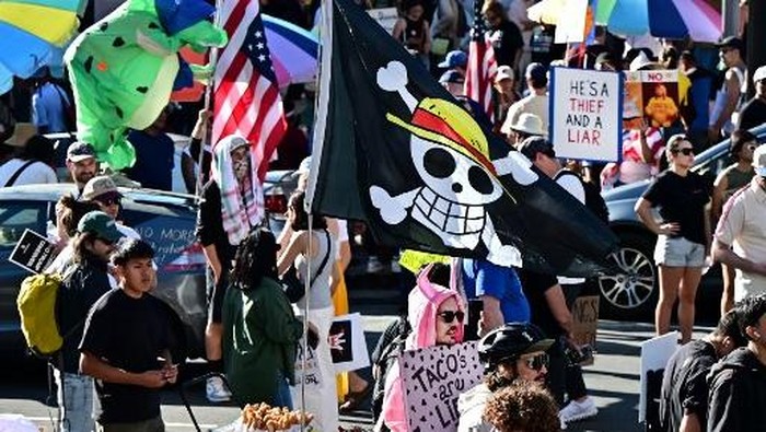 penampakan-massa-demo-no-kings-di-los-angeles-california-pada-18-oktober-2025-1760844002920_169